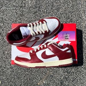 Nike Dunk Low Vintage Team Red